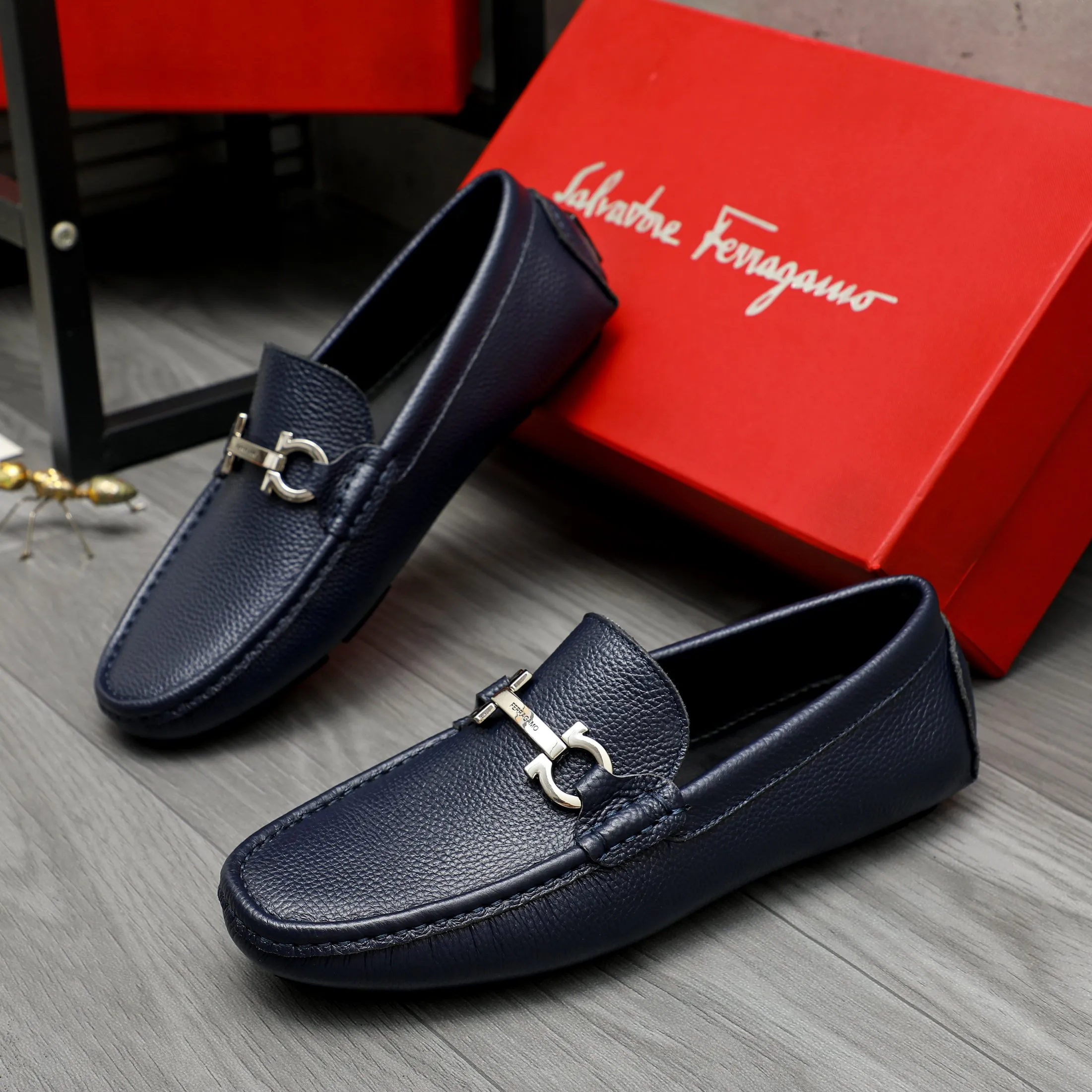 Men's shoes 💰420 Product trademark: Ferragamo "Ferragamo" business casual slip-on shoes Regular size: 38-46 (45.46 is custom-made and non-returnable) Product materials: Selected pebbled cowhide upper, sheepskin lining, original rubber outsole